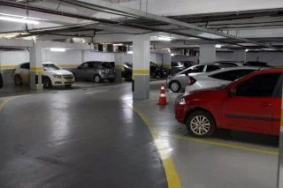 Estacionamento coberto na Clínica Comep